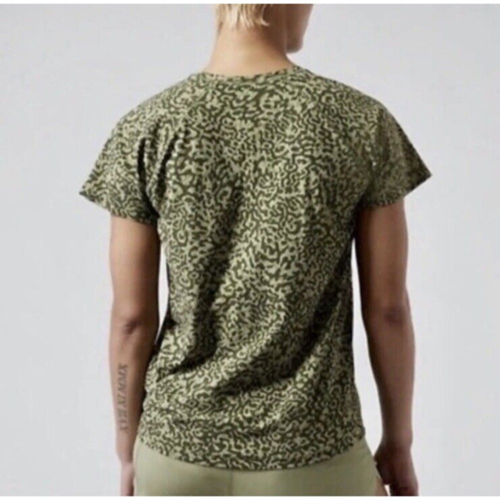 Athleta Ultimate Train Tee Olive Green Camo Sz XS - Picture 6 of 11